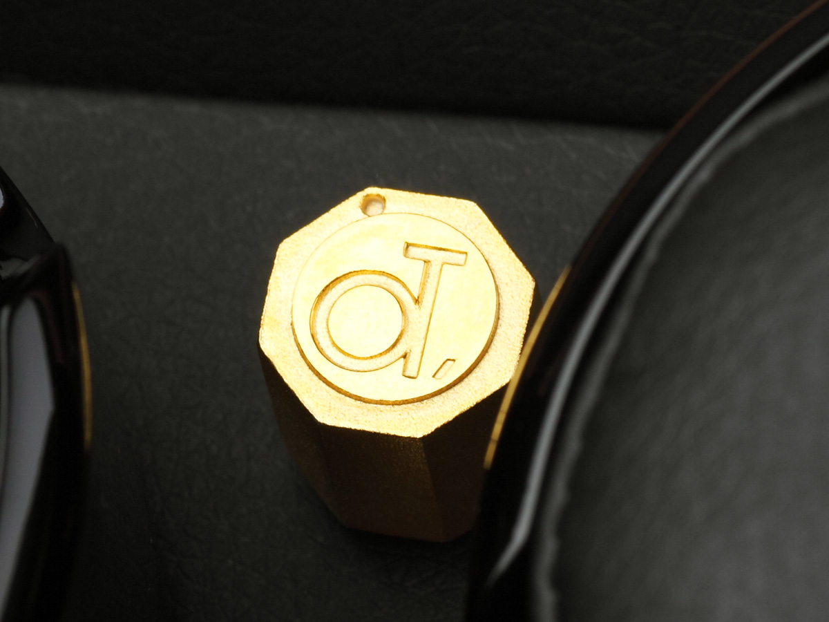 Qubik watch winder